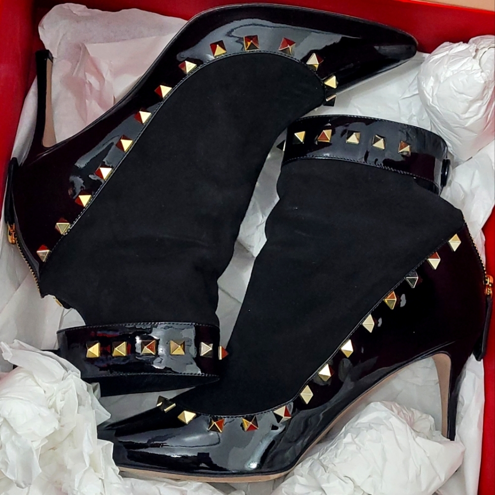 VALENTINO GARAVANI ROCKSTUD PATENT LEATHER ANKLE BOOTS